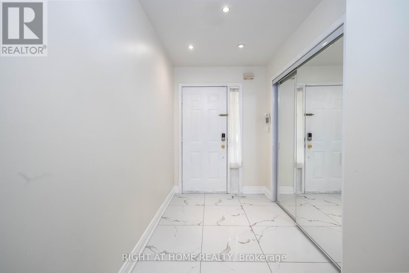 72 Mare Crescent, Toronto (West Humber-Clairville), Ontario  M9W 7E5 - Photo 4 - W12182118