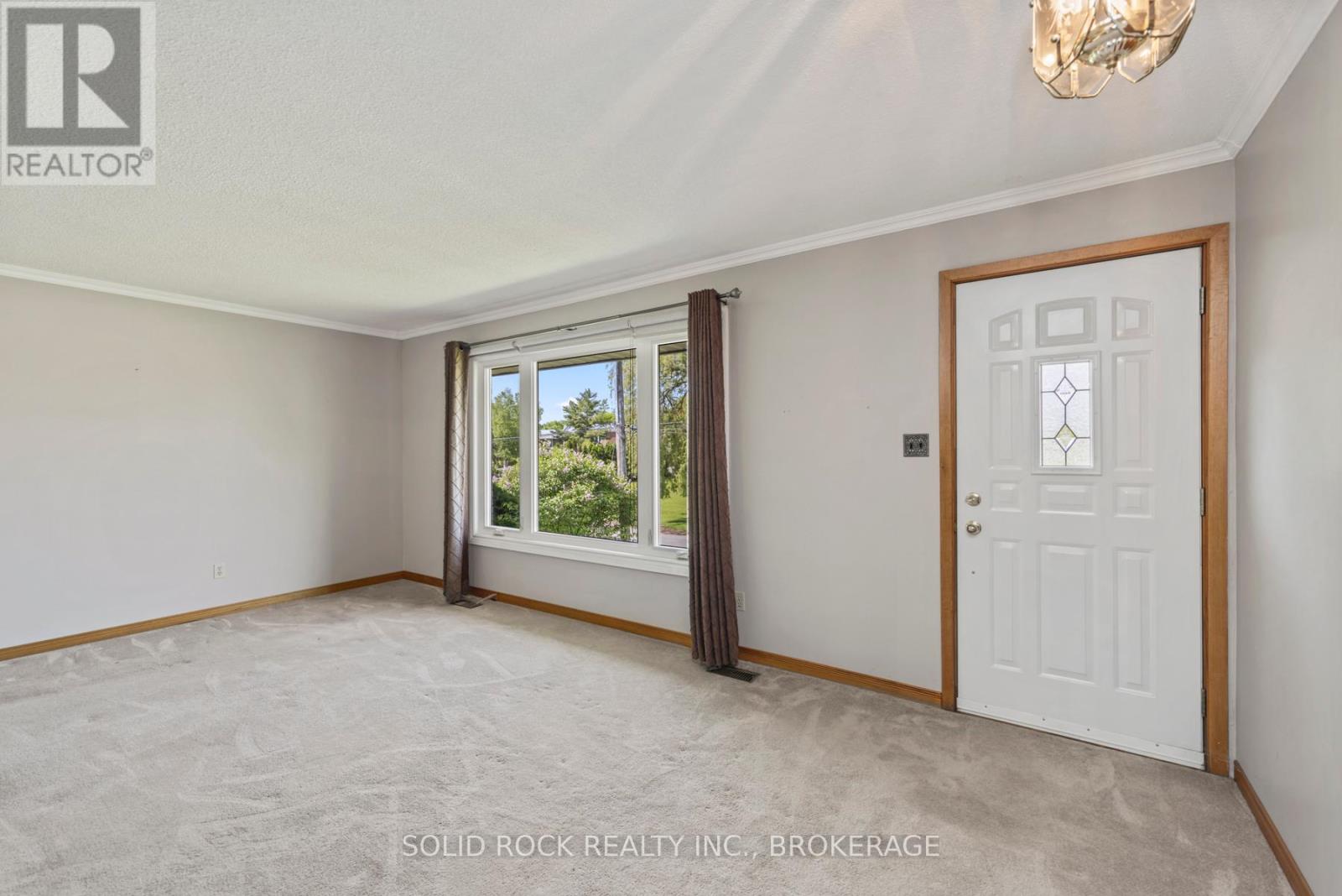 565 Queen Street, Gananoque, Ontario  K7G 2A9 - Photo 17 - X12182272