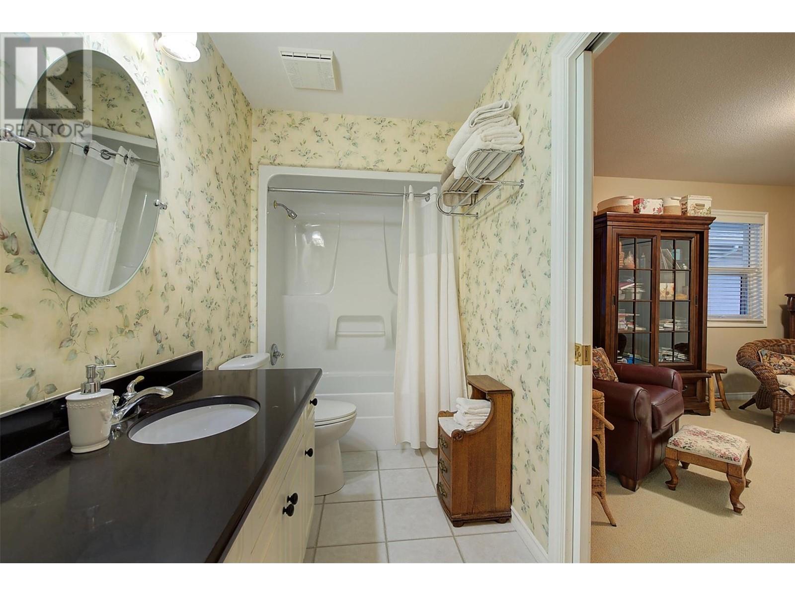 3889 Gallaghers Grange, Kelowna, BC V1W3Z9