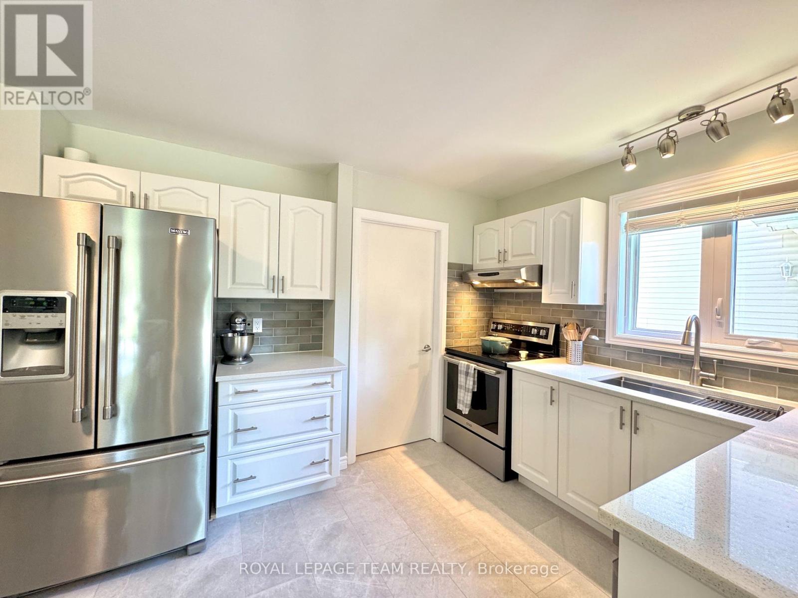 6412 St Louis Drive, Ottawa, Ontario  K1C 2Y2 - Photo 16 - X12182175