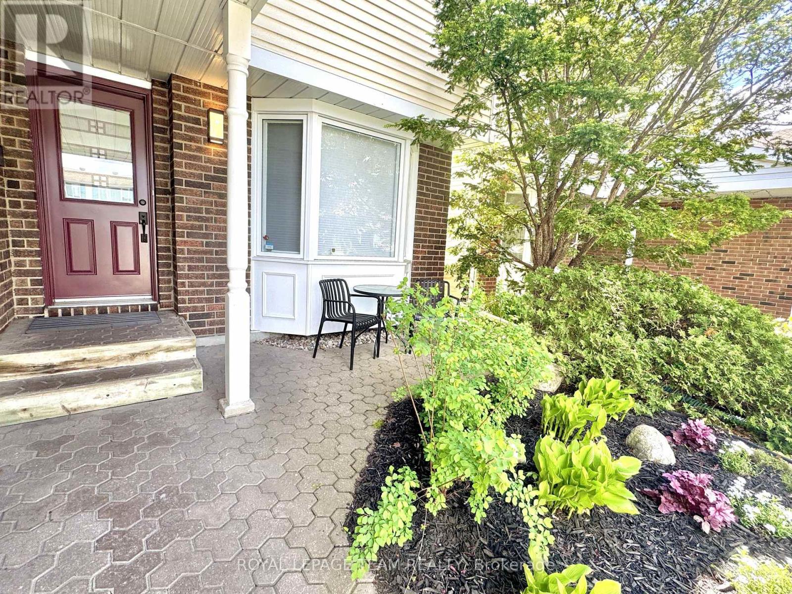 6412 St Louis Drive, Ottawa, Ontario  K1C 2Y2 - Photo 2 - X12182175