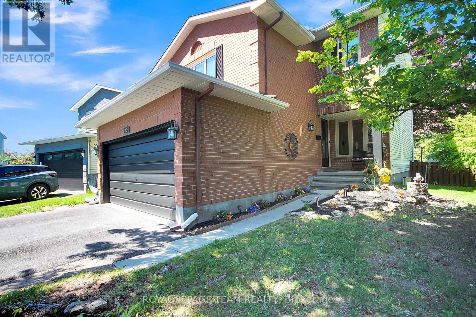35 Longden Place, Ottawa, Ontario  K2M 1V3 - Photo 2 - X12182212