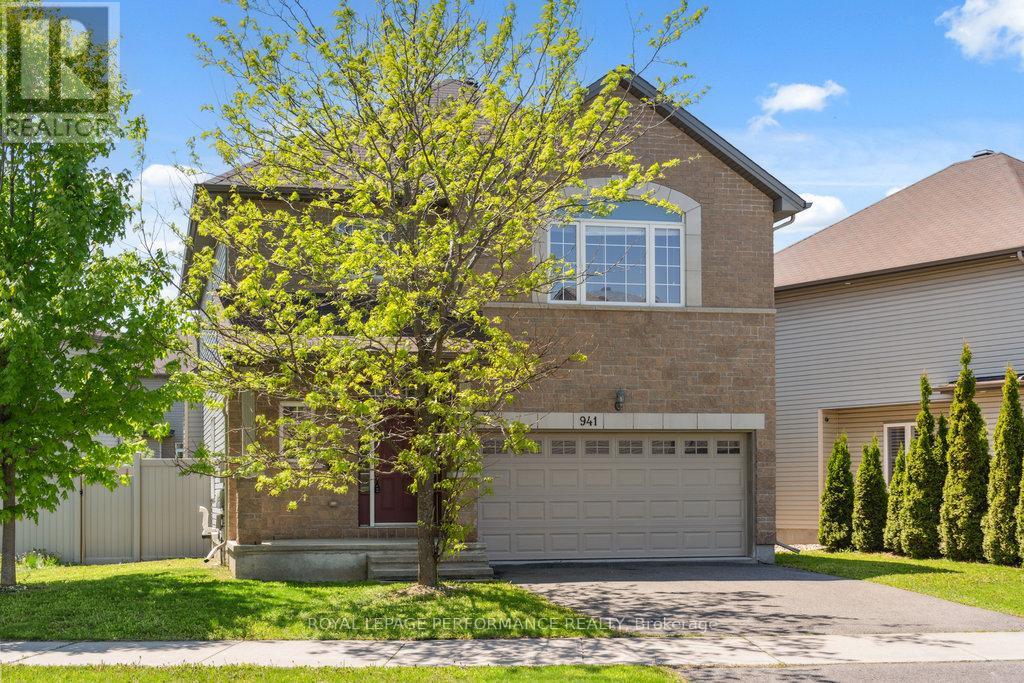 941 Rotary Way, Ottawa, Ontario  K1T 0L2 - Photo 1 - X12182273