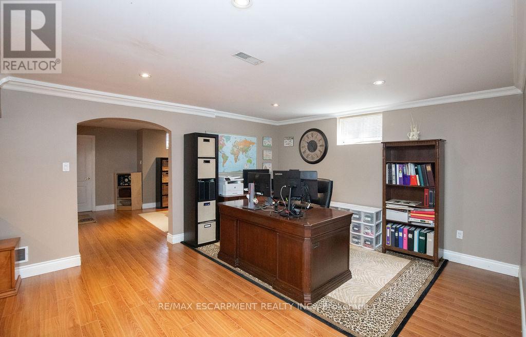10 Shadeland Crescent, Hamilton (Stoney Creek), Ontario  L8G 4Y5 - Photo 41 - X12182079