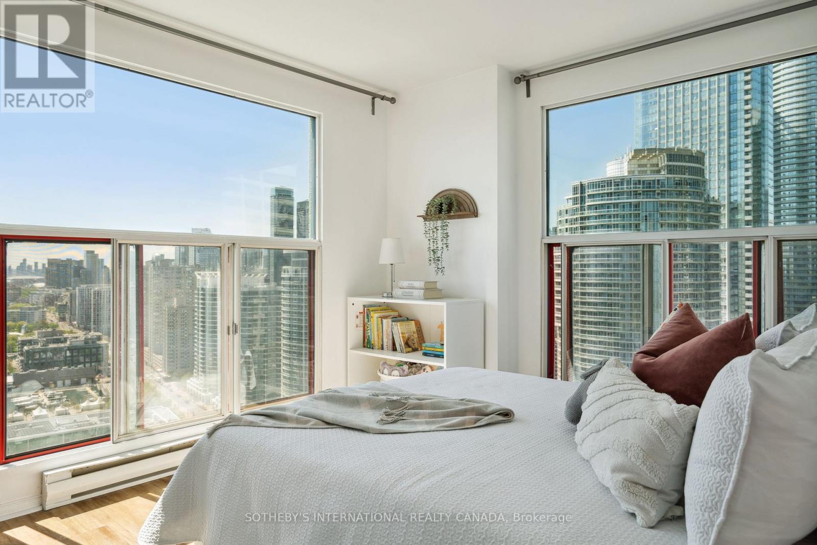 3212 - 99 Harbour Square, Toronto (Waterfront Communities), Ontario  M5J 2H2 - Photo 34 - C12173710
