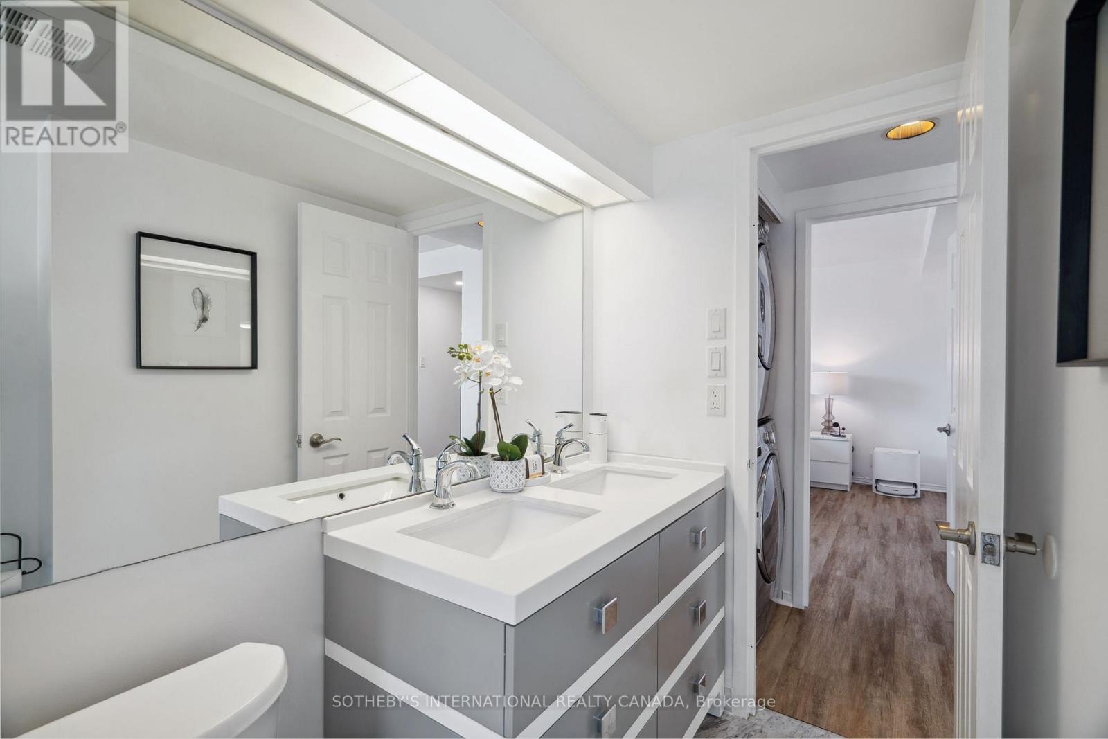 3212 - 99 Harbour Square, Toronto (Waterfront Communities), Ontario  M5J 2H2 - Photo 39 - C12173710