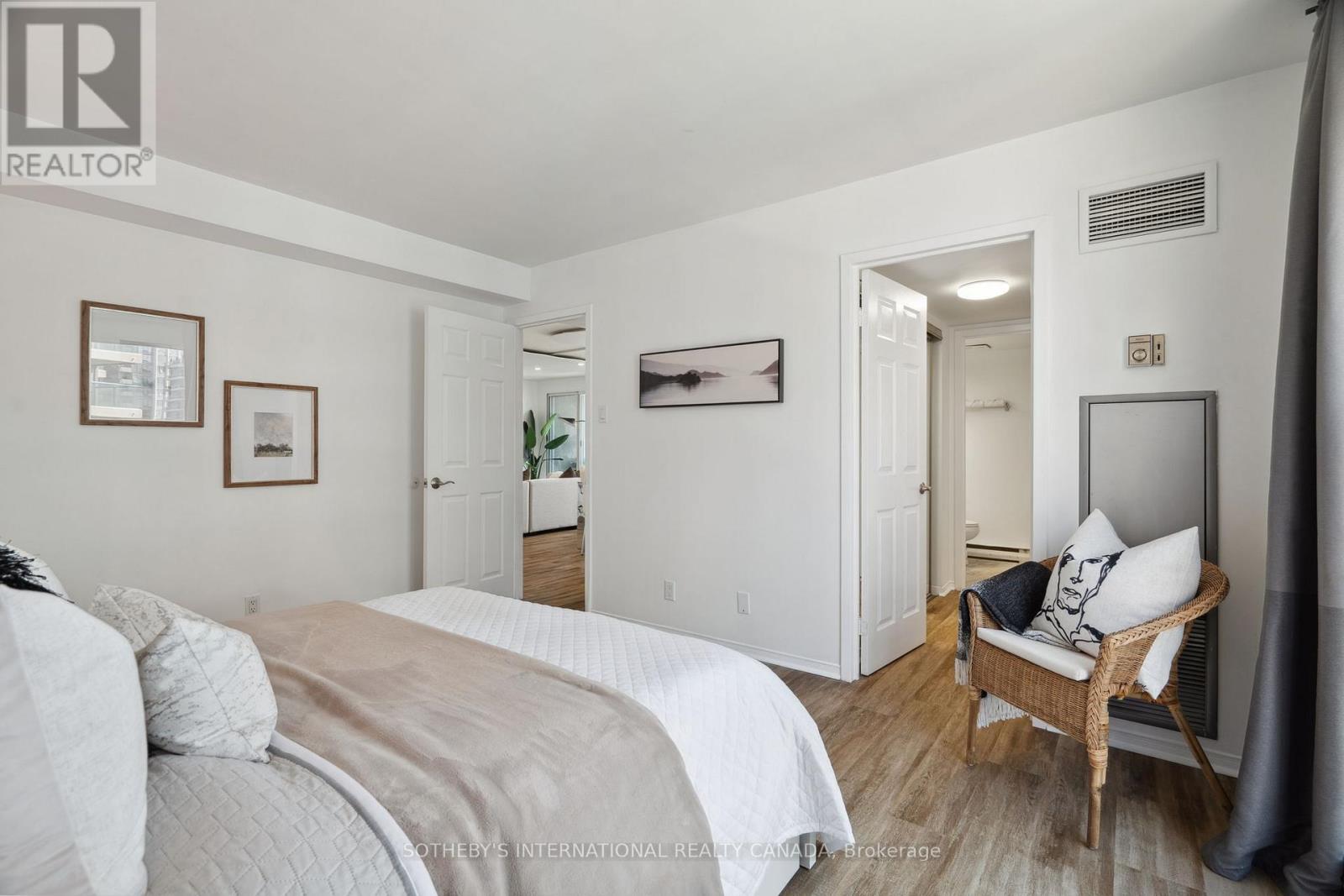 3212 - 99 Harbour Square, Toronto (Waterfront Communities), Ontario  M5J 2H2 - Photo 31 - C12173710