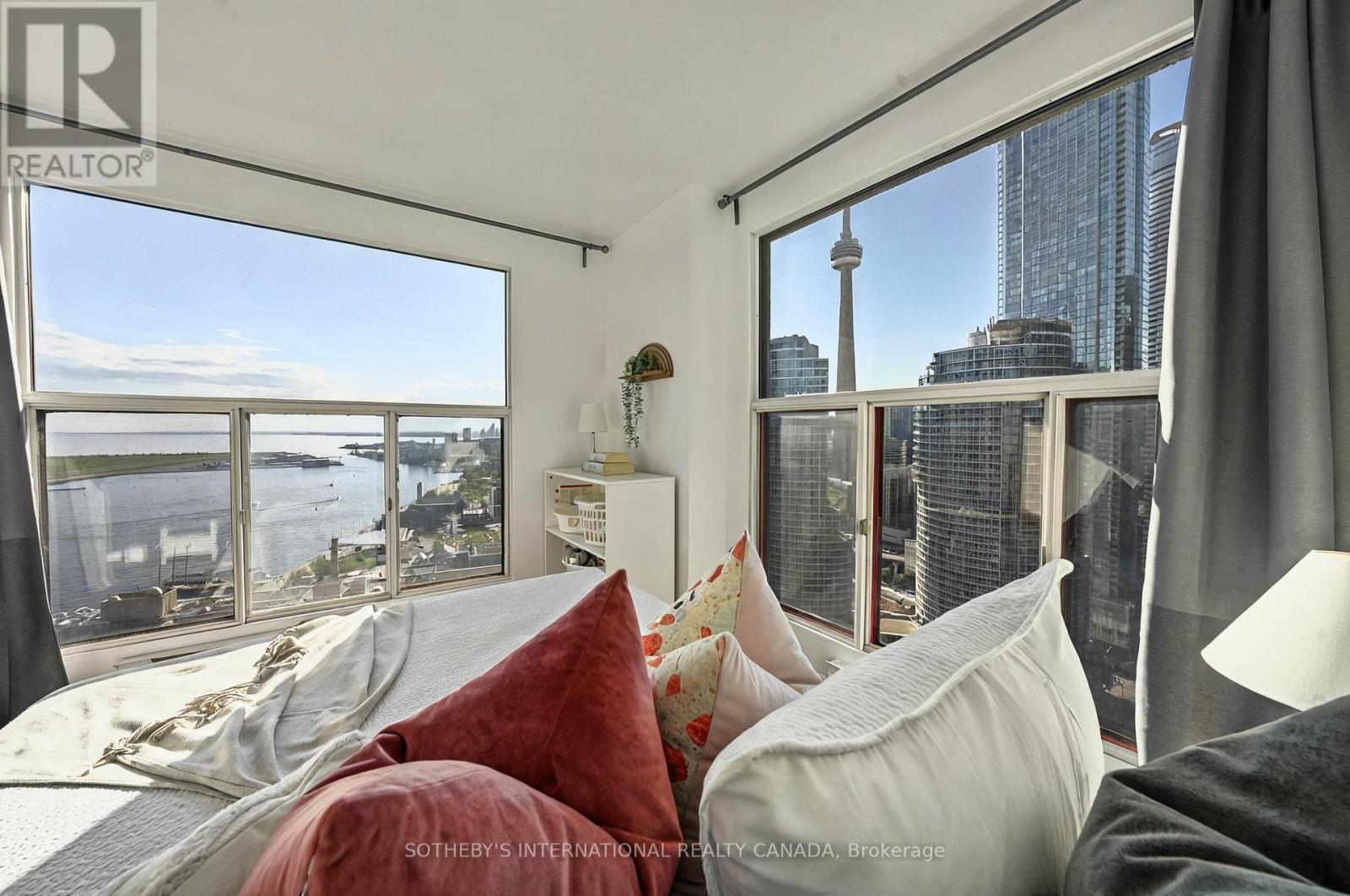 3212 - 99 Harbour Square, Toronto (Waterfront Communities), Ontario  M5J 2H2 - Photo 30 - C12173710