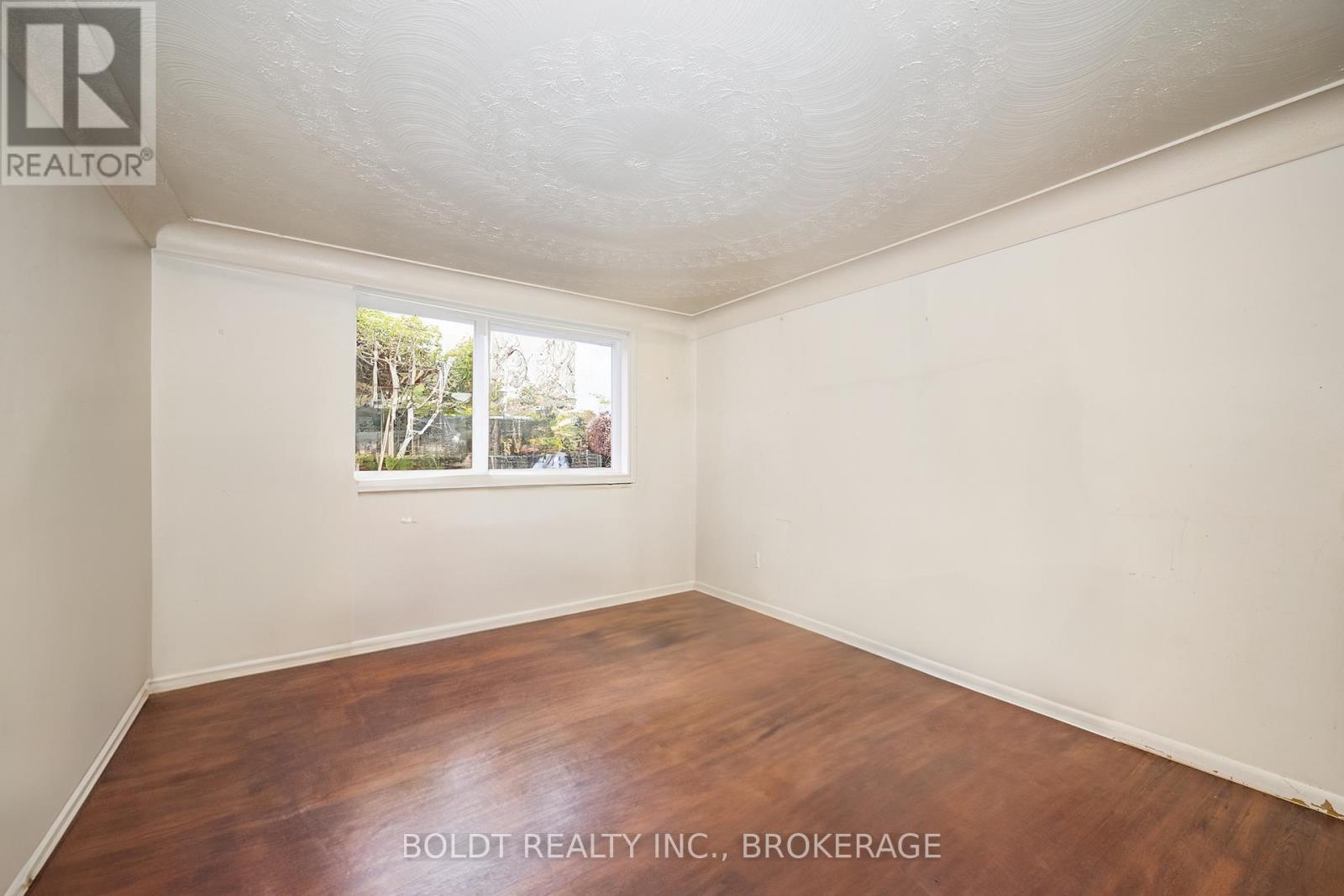 6274 Barker Street, Niagara Falls, Ontario  L2G 1Y7 - Photo 11 - X12182278