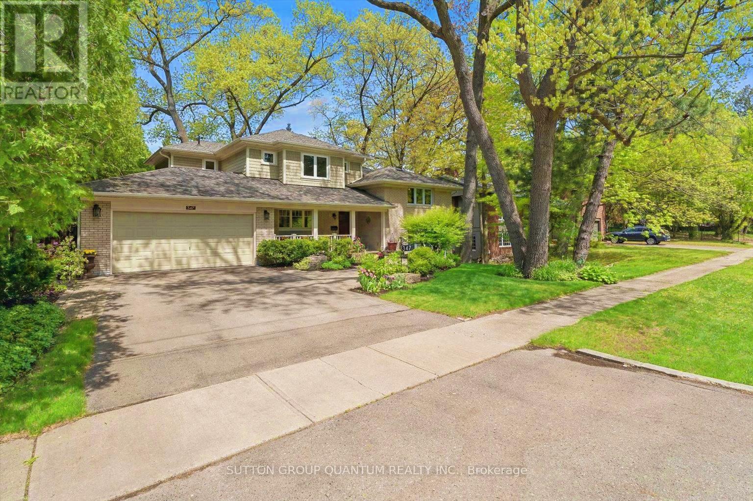 347 Pinetree Way, Mississauga, Ontario  L5G 2R4 - Photo 3 - W12167119