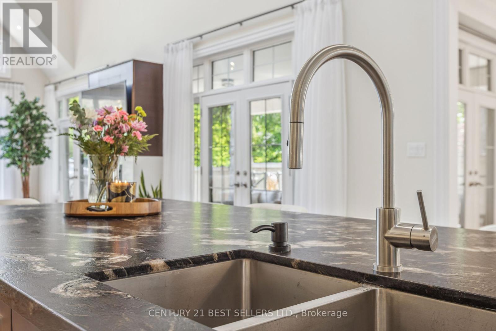 41 Cudmore Road, Oakville, Ontario  L6L 2Y4 - Photo 7 - W12174145