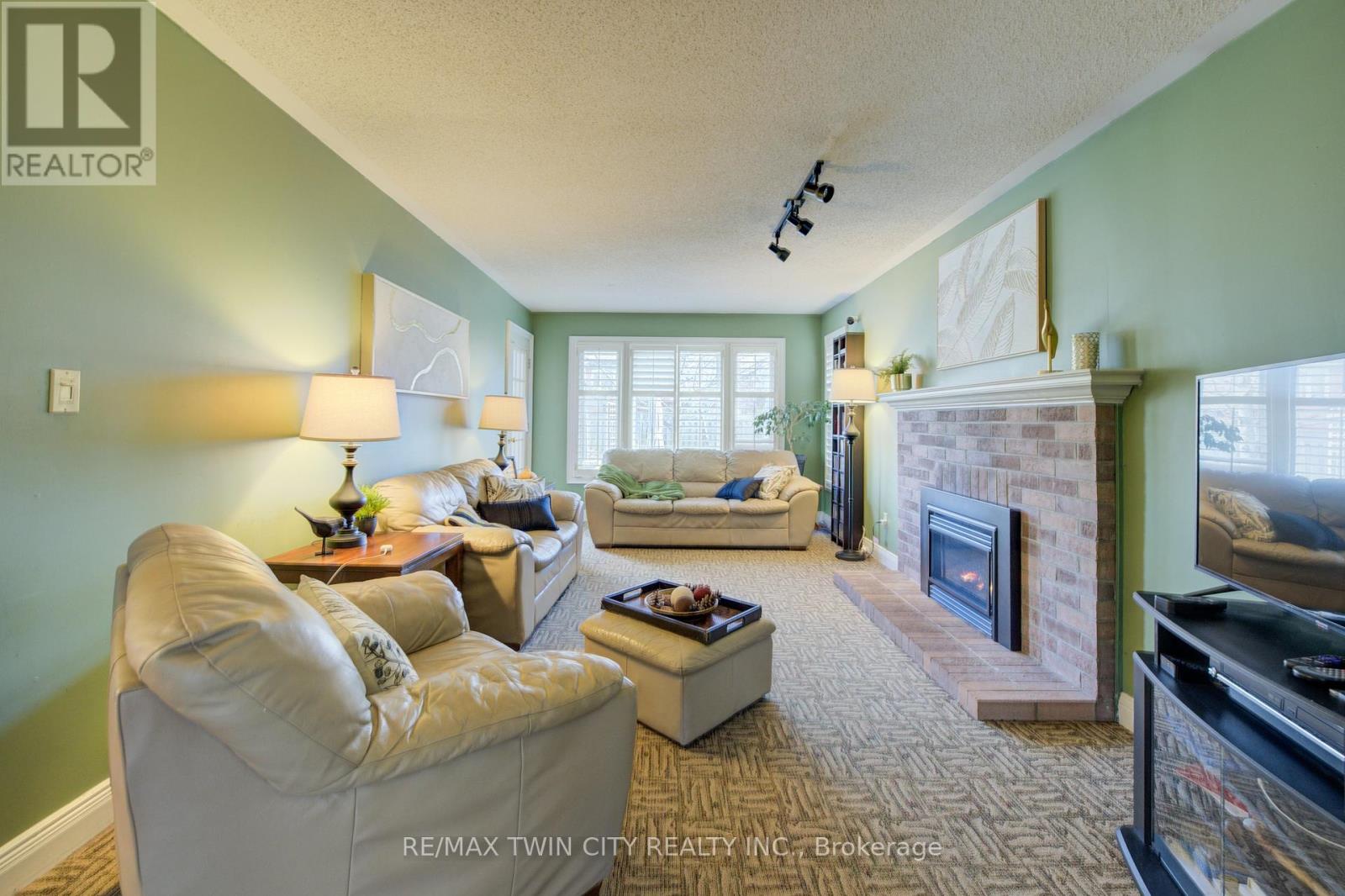 25 Lynnvalley Crescent, Kitchener, Ontario  N2N 3A8 - Photo 8 - X12137463
