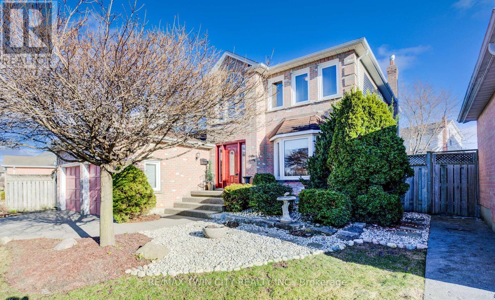 25 Lynnvalley Crescent, Kitchener, Ontario  N2N 3A8 - Photo 3 - X12137463