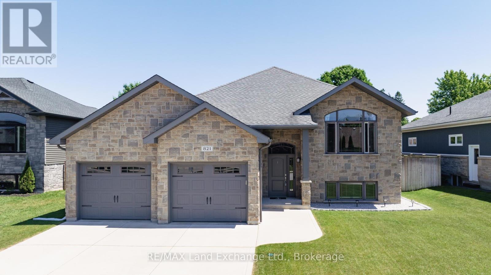 821 SUMPTON STREET, Saugeen Shores, Ontario