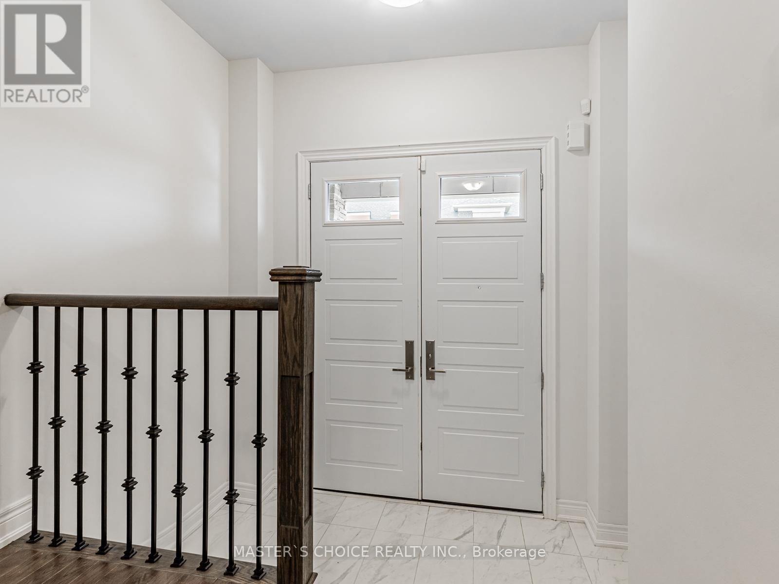 6 Schmeltzer Crescent, Richmond Hill, Ontario  L4E 1H8 - Photo 3 - N12098077