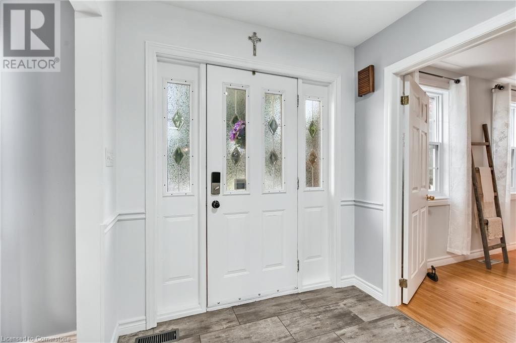 Property at 173 GREEN POINTE Drive image 4