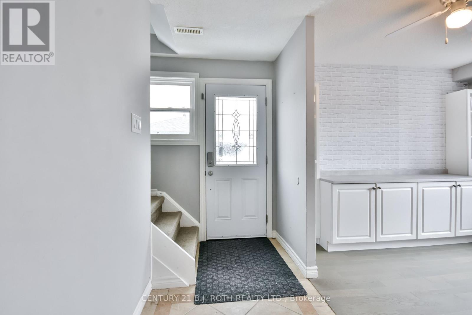 247 Letitia Street, Barrie, Ontario  L4N 4Y7 - Photo 3 - S12181884