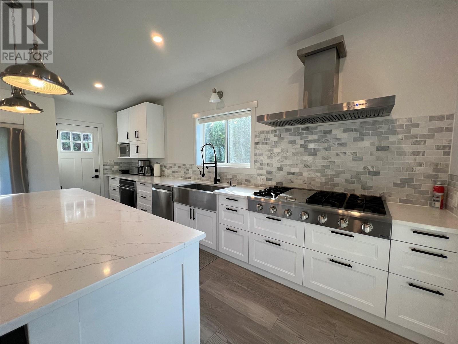 Property at 5090 50A Street NE image 3