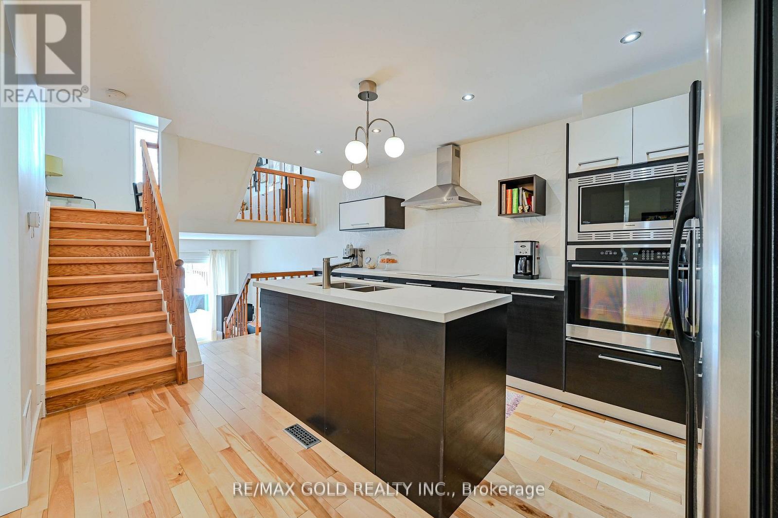 40 Burton Road, Brampton, Ontario  L6X 1M7 - Photo 6 - W12181107