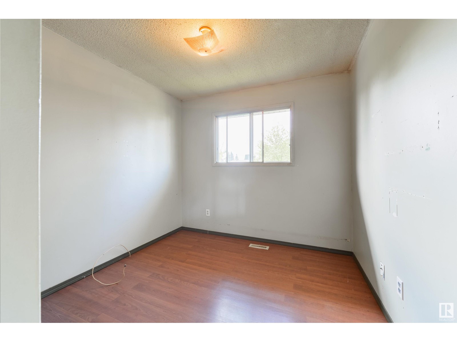 1917 65 St Nw, Edmonton, Alberta  T6L 1M1 - Photo 12 - E4439188