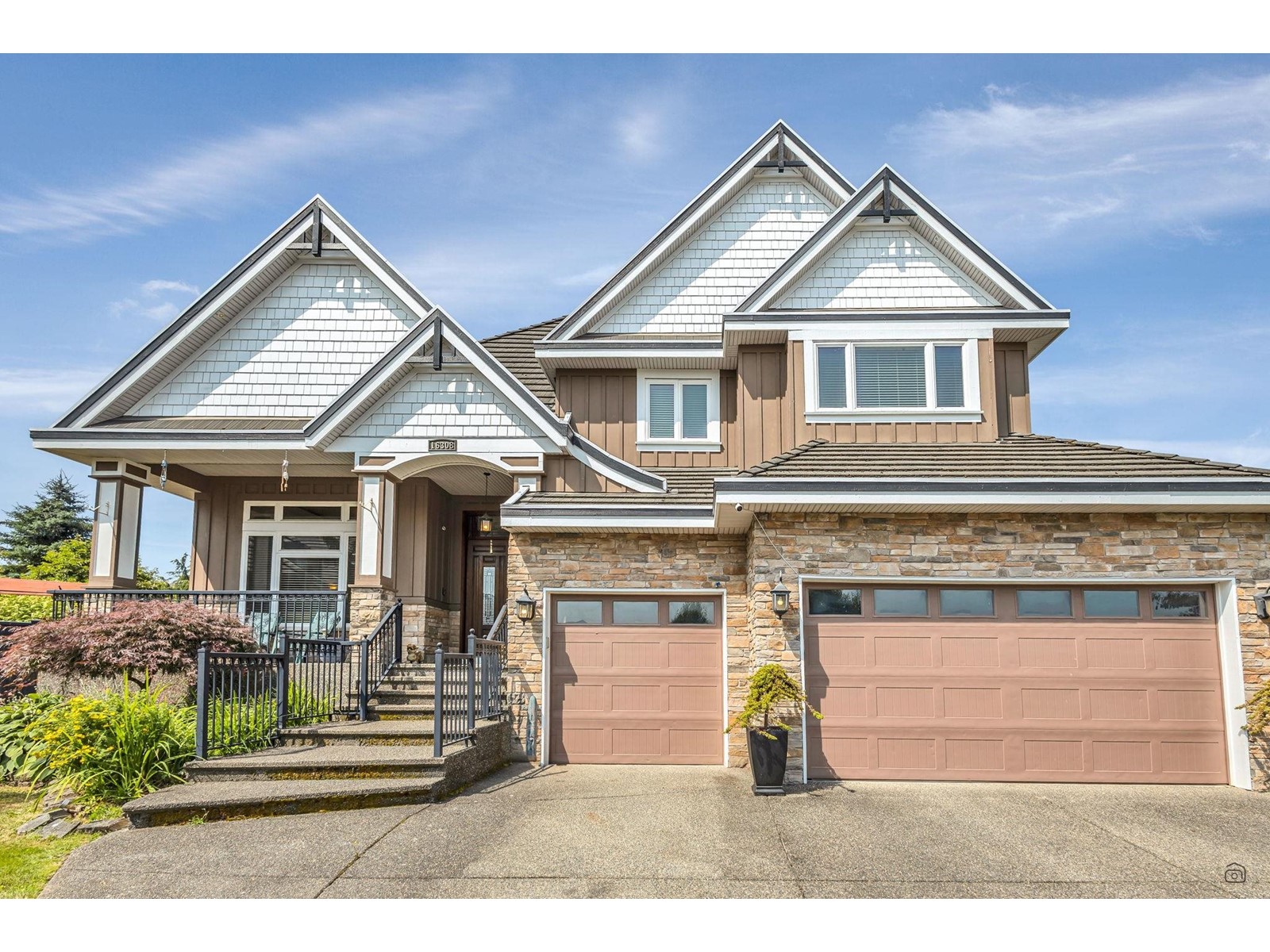 Property at 16308 91A AVENUE image 3