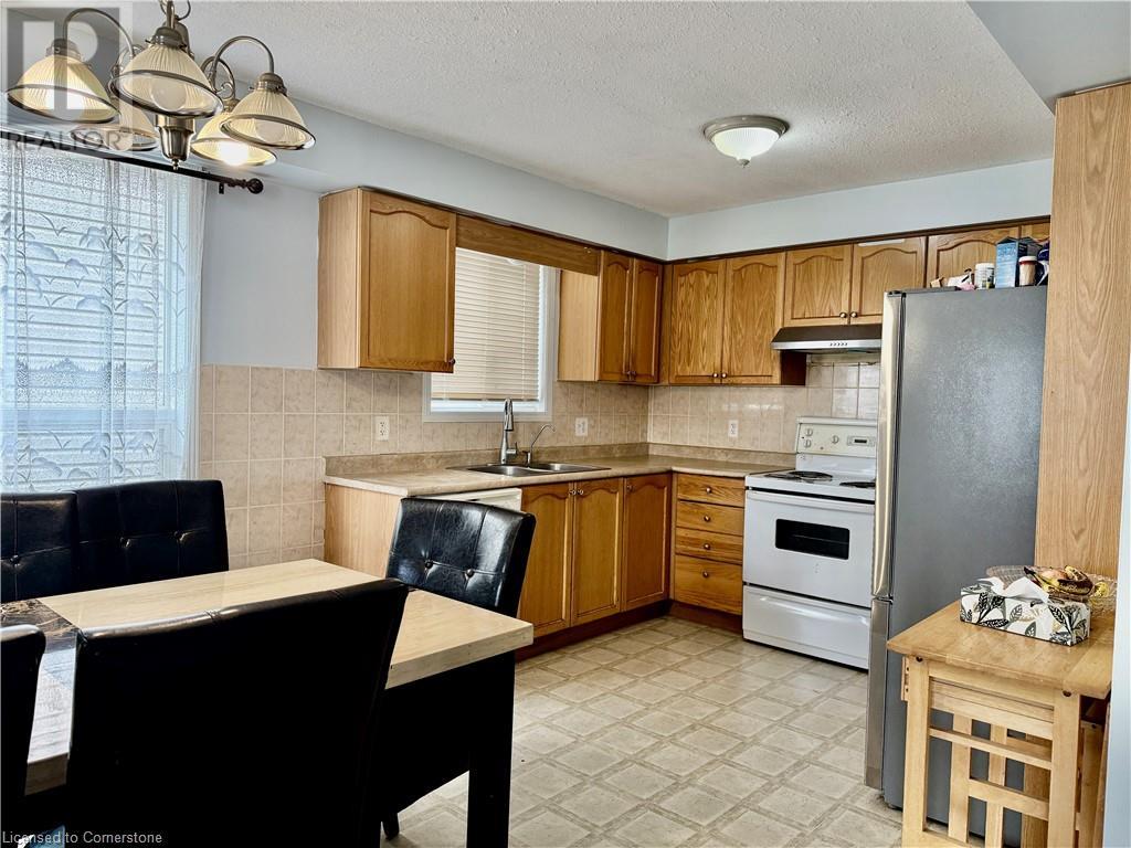 31 Reistview Street, Kitchener, Ontario  N2E 4H3 - Photo 10 - 40725526