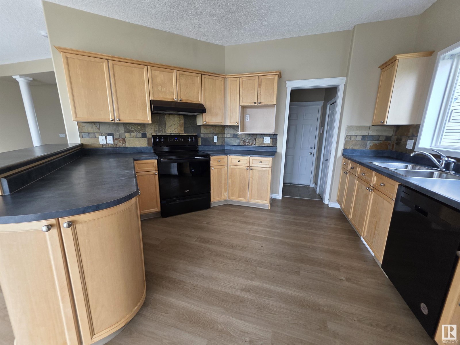 8403 5 Av Sw, Edmonton, Alberta  T6X 1H9 - Photo 12 - E4435945