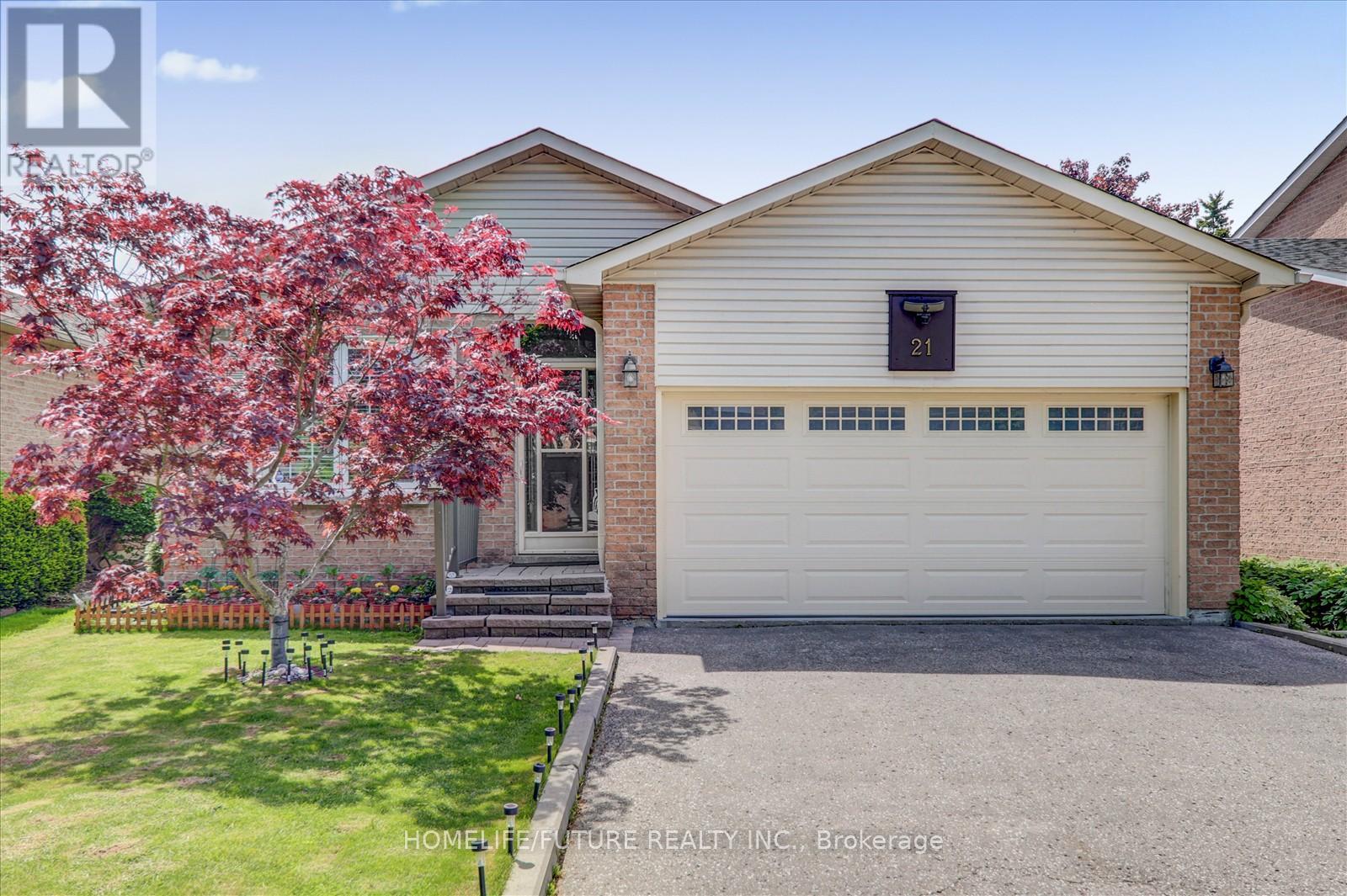 21 MOWAT COURT, Whitby, Ontario
