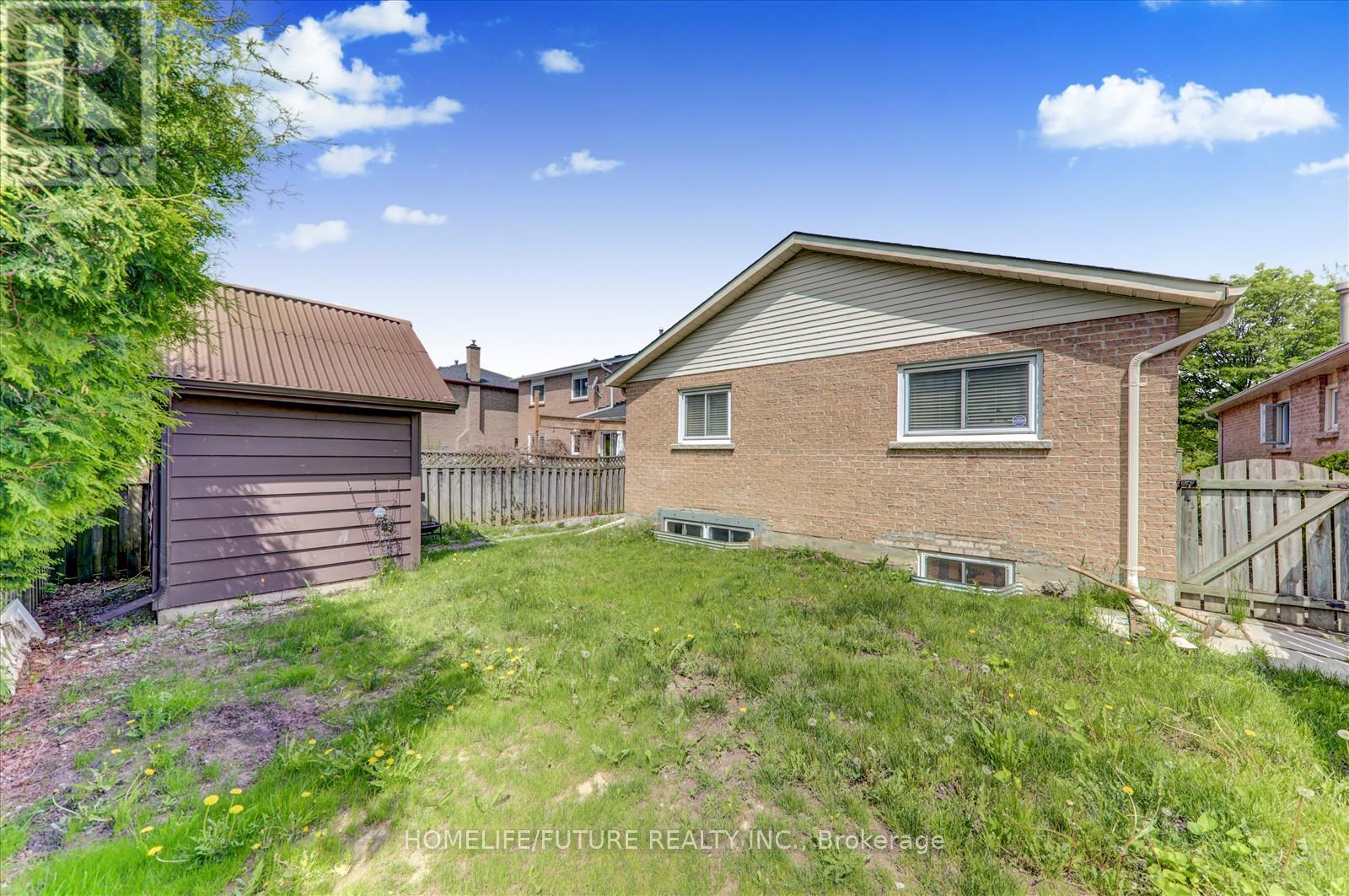 21 Mowat Court, Whitby, Ontario  L1N 8H2 - Photo 35 - E12182190