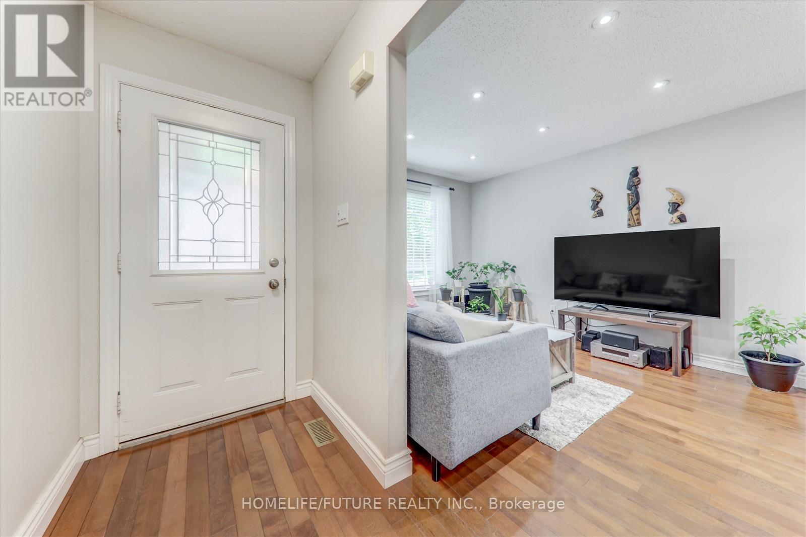 21 Mowat Court, Whitby, Ontario  L1N 8H2 - Photo 7 - E12182190