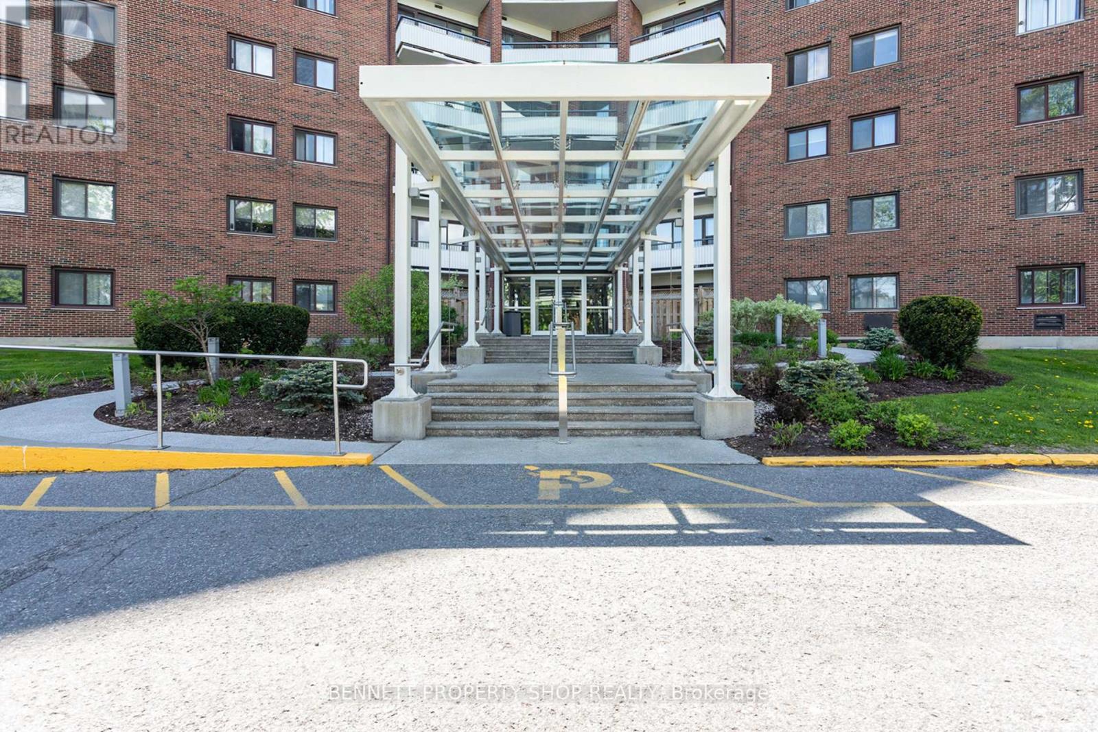 312 - 20 Chesterton Drive, Ottawa, Ontario  K2E 6Z7 - Photo 2 - X12182306