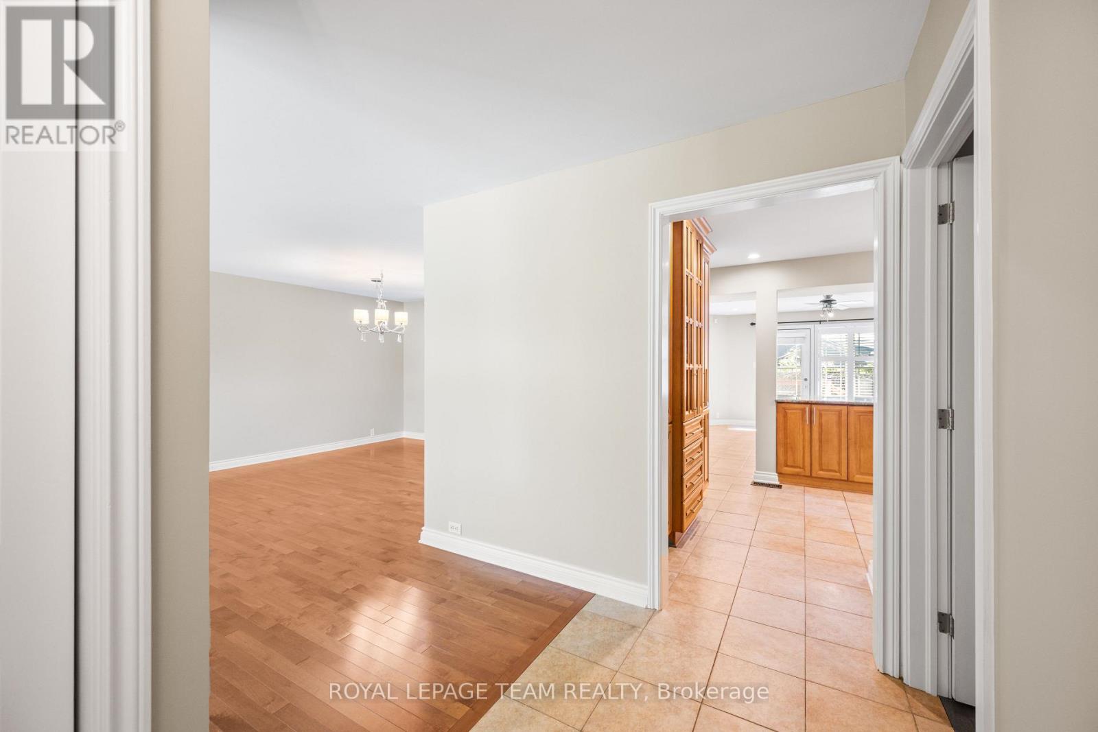 3 Millbrook Crescent, Ottawa, Ontario  K2E 5B6 - Photo 3 - X12182321
