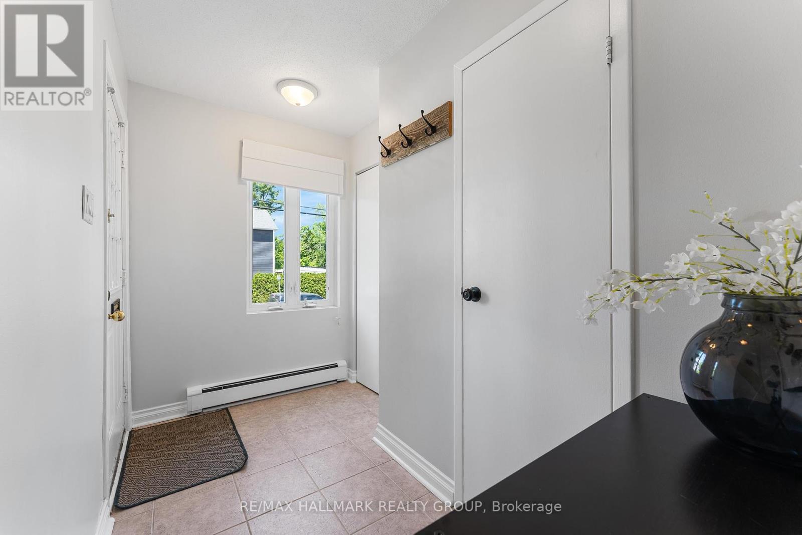 1158 Blasdell Avenue, Ottawa, Ontario  K1K 0C2 - Photo 2 - X12182421