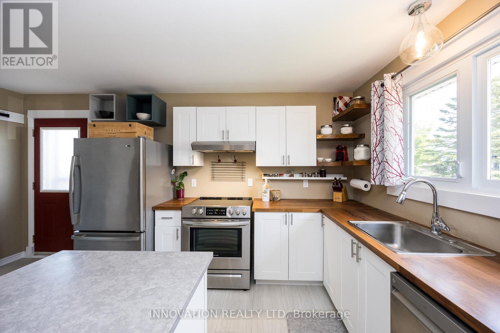 Property at 185 MUNRO STREET image 4