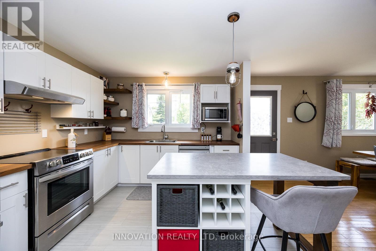 Property at 185 MUNRO STREET image 5
