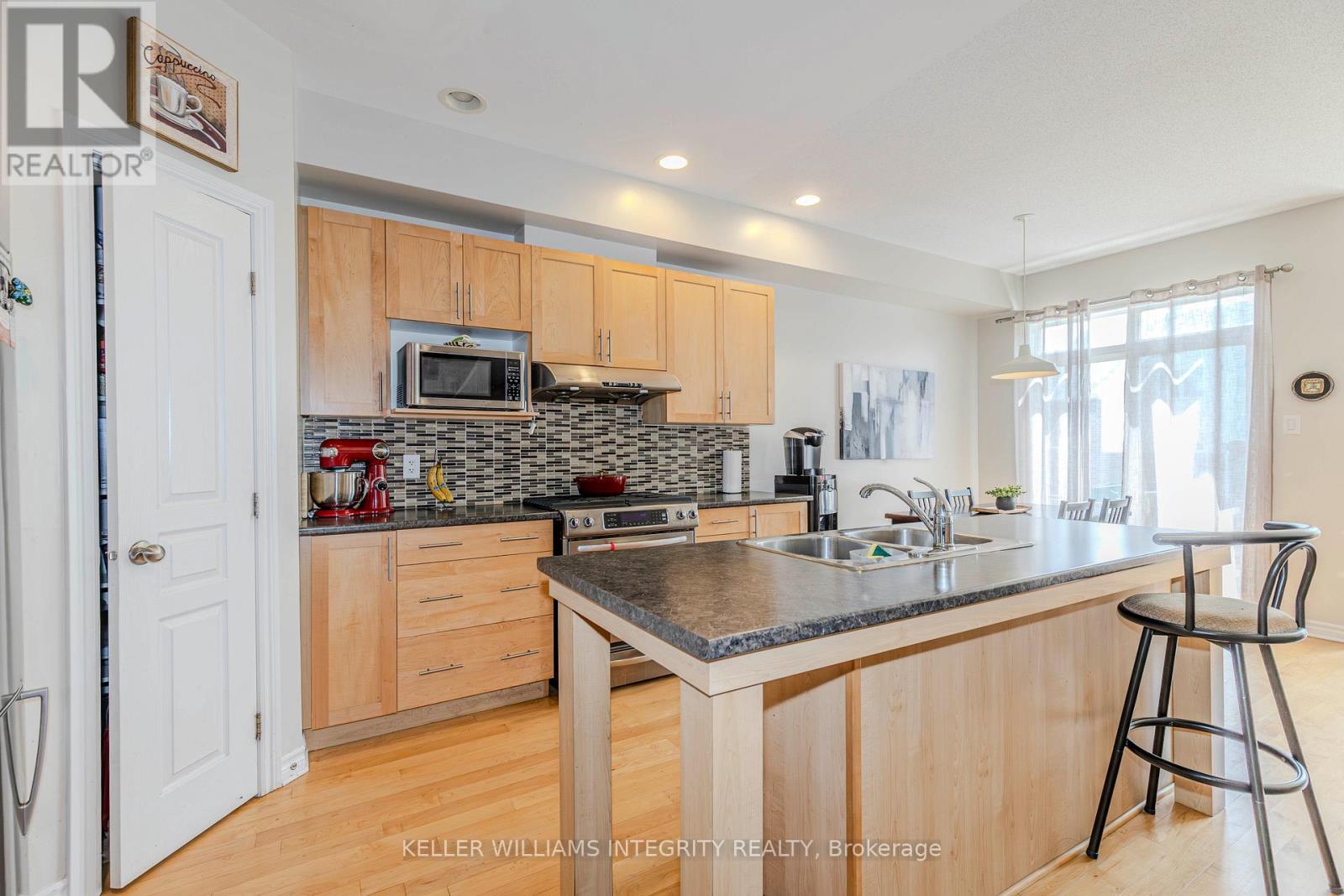 564 Remnor Avenue, Ottawa, Ontario  K2T 0A5 - Photo 8 - X12176631