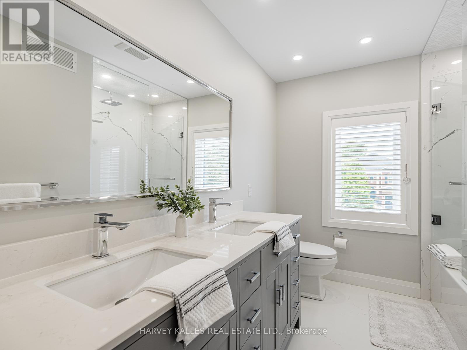 29 Falkland Place, Richmond Hill (Mill Pond), Ontario  L4C 9P3 - Photo 26 - N12182233