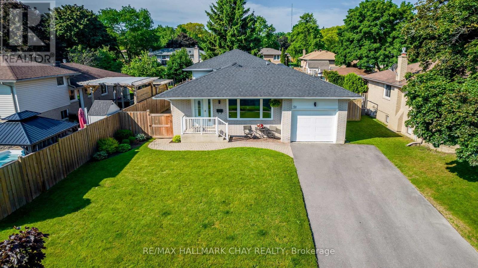 51 Springhome Road, Barrie, Ontario  L4N 2W6 - Photo 2 - S12182186
