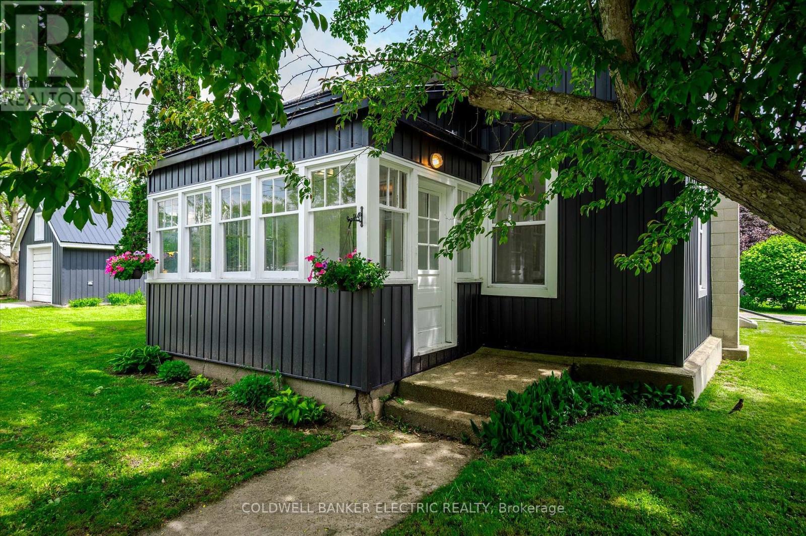 65 Queen Street, Asphodel-Norwood (Norwood), Ontario  K0L 2V0 - Photo 2 - X12182414