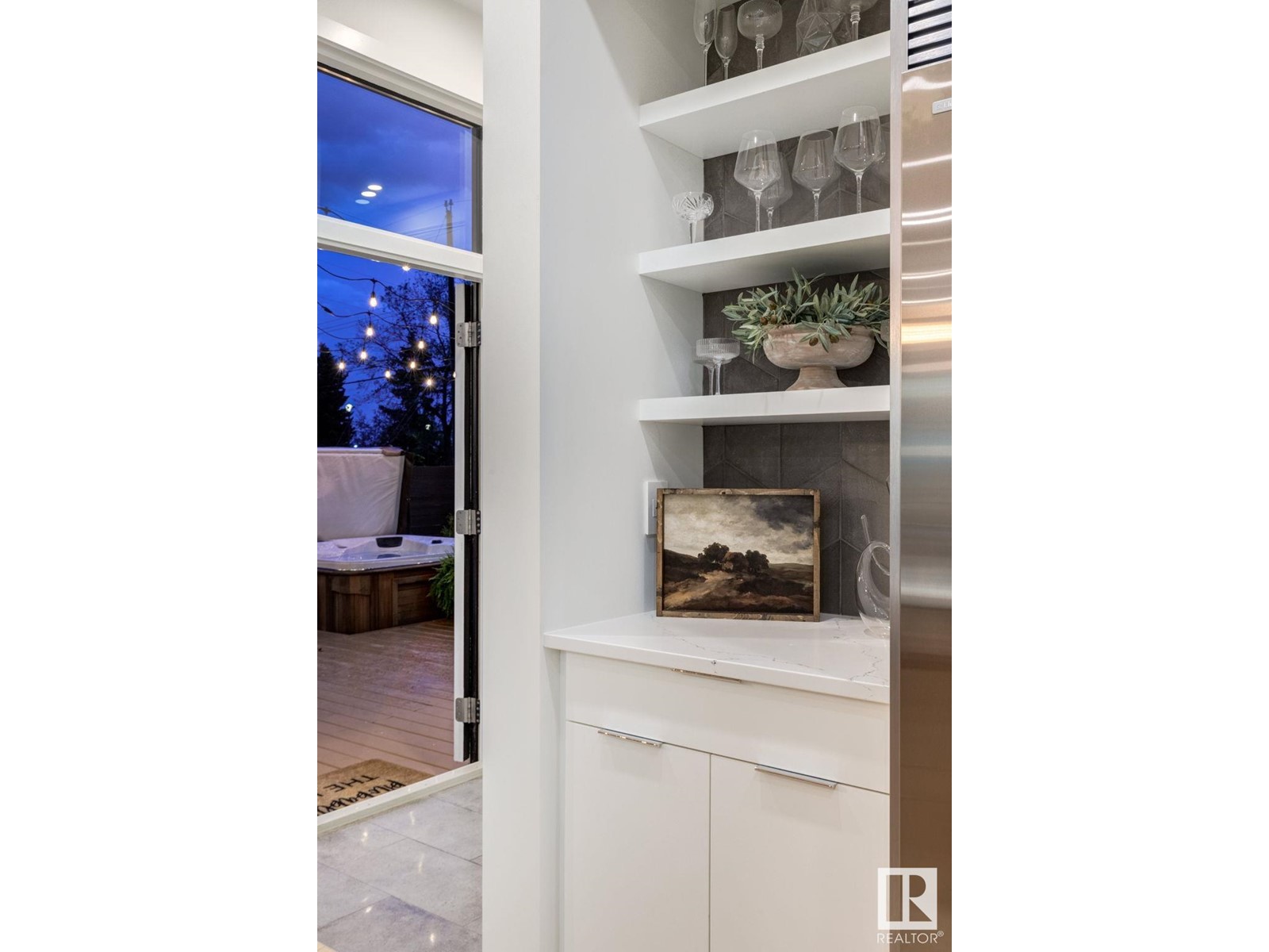 Property at 10979 122 ST NW image 3