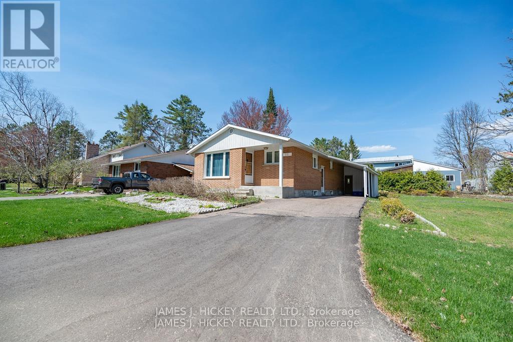 11 HAMMOND COURT, Deep River, Ontario