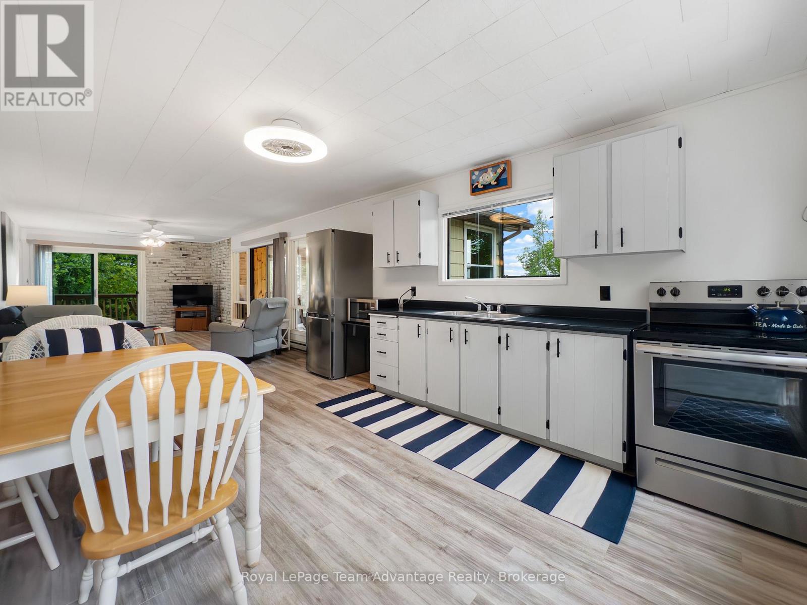 35 Marlyn Drive, Seguin, Ontario  P0C 1J0 - Photo 9 - X12142446