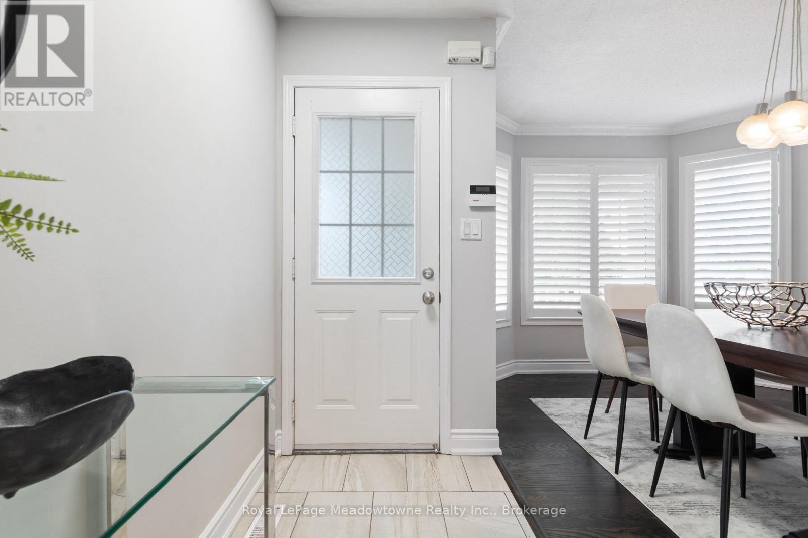 824 Gazley Circle, Milton, Ontario  L9T 6M2 - Photo 4 - W12182462
