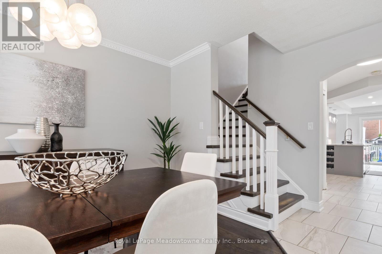 824 Gazley Circle, Milton, Ontario  L9T 6M2 - Photo 5 - W12182462