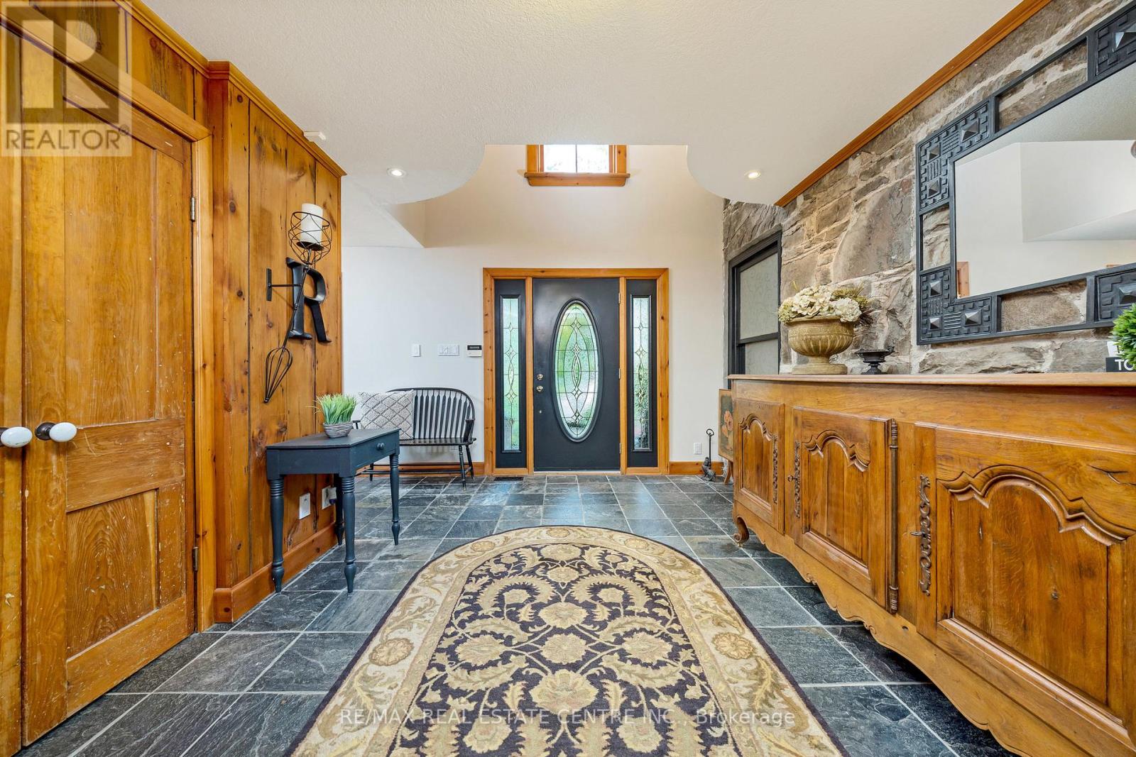 8492 Canyon Road, Milton, Ontario  L0P 1B0 - Photo 14 - W12182243