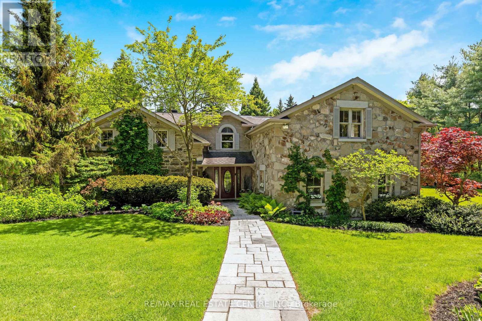 8492 Canyon Road, Milton, Ontario  L0P 1B0 - Photo 2 - W12182243