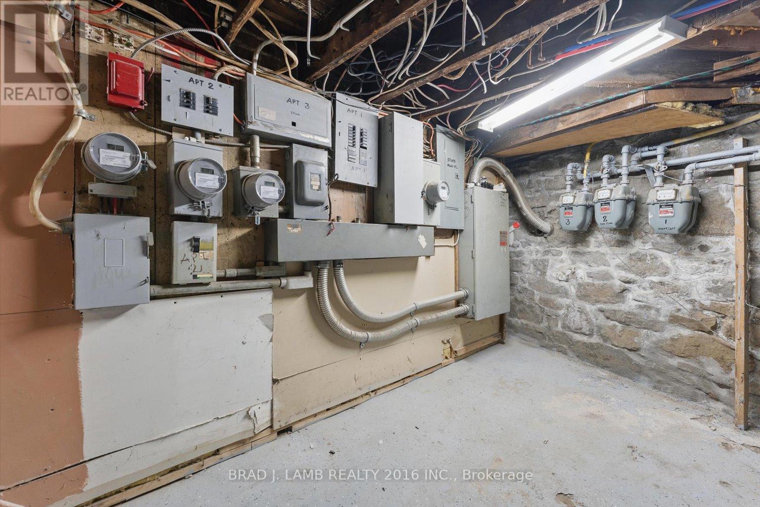 2957 Dundas Street W, Toronto, Ontario  M6P 1Z2 - Photo 15 - W12182257