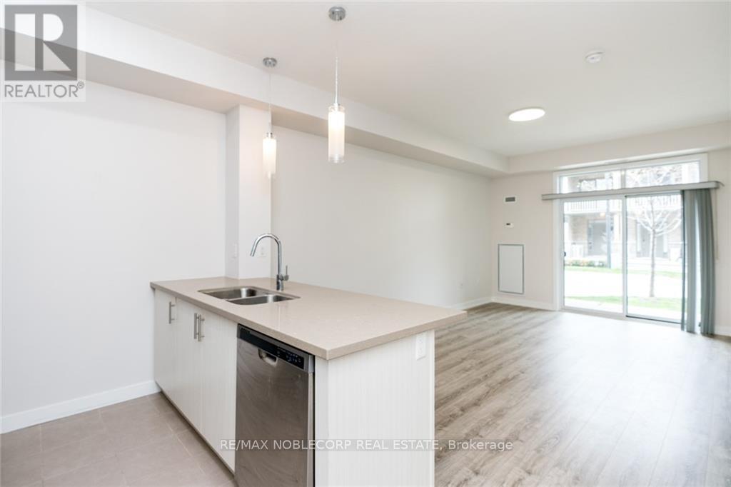 116 - 35 Southshore Crescent, Hamilton (Stoney Creek), Ontario  L8E 0J2 - Photo 4 - X12182210