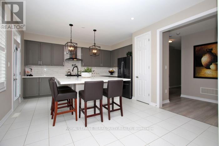 220 Harpin Way E, Centre Wellington (Fergus), Ontario  N1M 2W3 - Photo 10 - X12182265