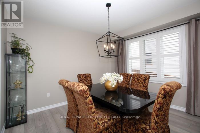 220 Harpin Way E, Centre Wellington (Fergus), Ontario  N1M 2W3 - Photo 7 - X12182265